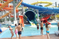 Đường trượt xoắn ốc ngoài trời bằng sợi thủy tinh Sân chơi trượt nước hồ bơi cho công viên giải trí